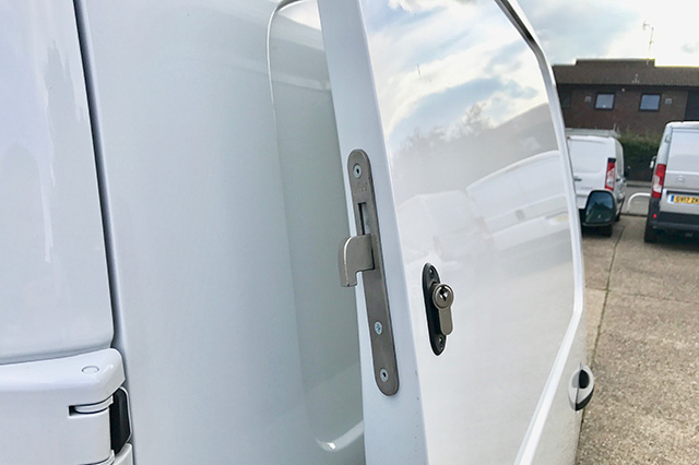 Peugeot Expert 2016 Hook Lock